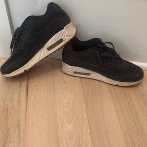 Nike Women's Black Sneakers with White Midsole